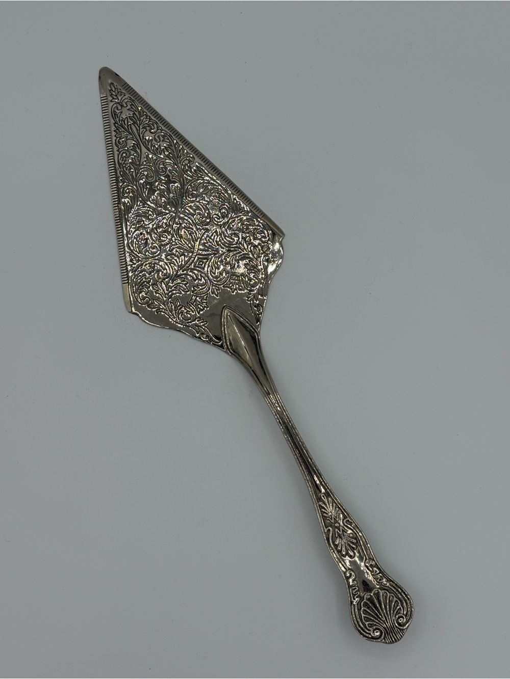 Vintage 12” Ornate Silver Tone Cake Pie Server Engraved Floral Shell